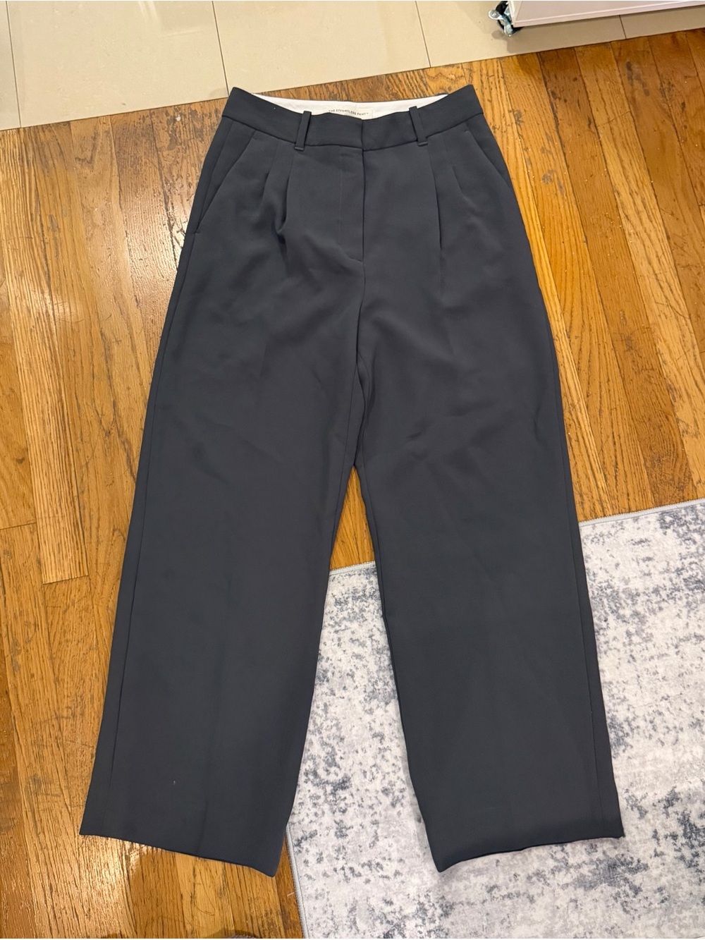 Aritzia: The Effortless Pant